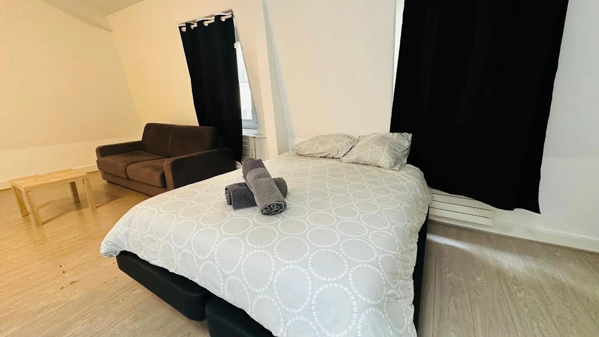 Apartment Spacieuses Flats Montaigne Champs Elysee *