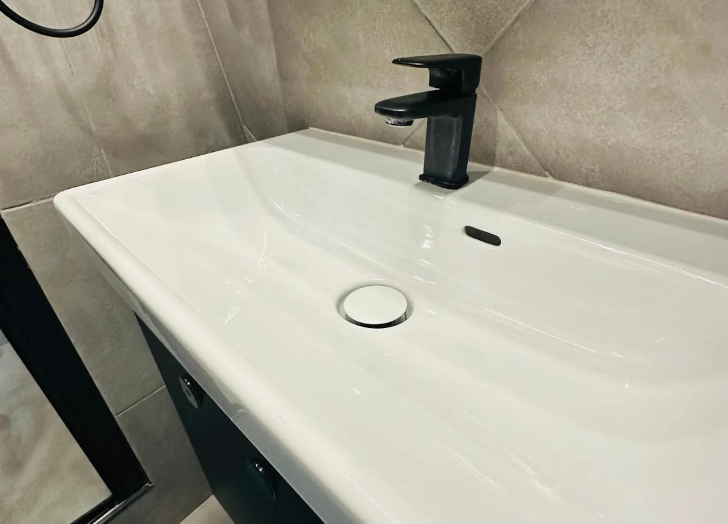 Spacieuses Flats Montaigne Champs Elysee Apartment *