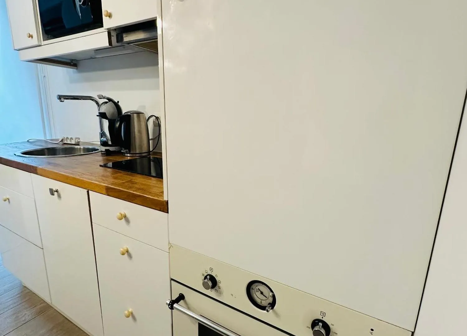 Apartment Spacieuses Flats Montaigne Champs Elysee Paris