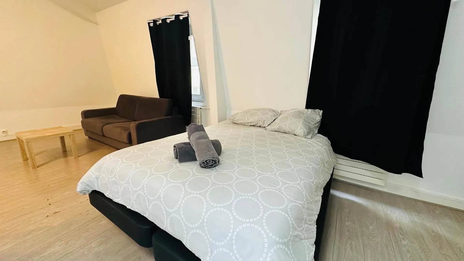 Apartment Spacieuses Flats Montaigne Champs Elysee *