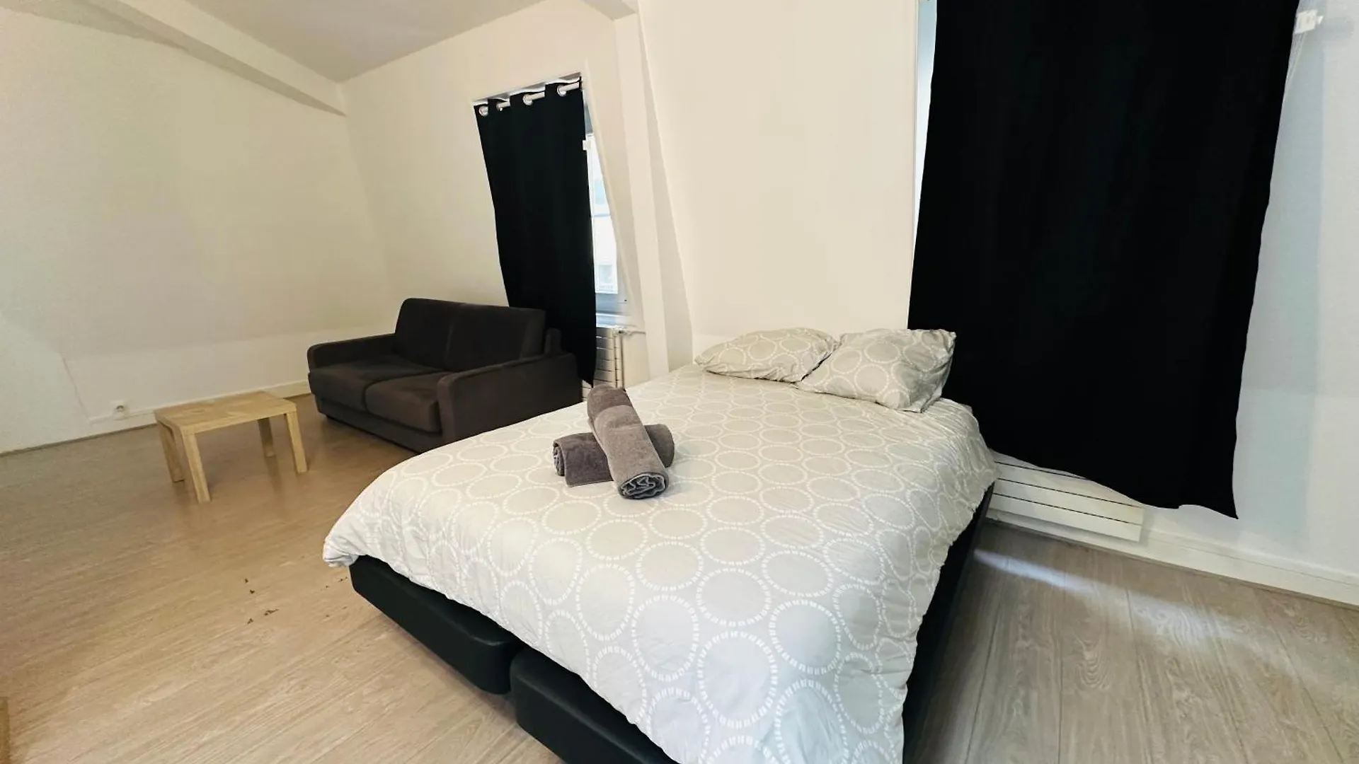 Spacieuses Flats Montaigne Champs Elysee Apartment *