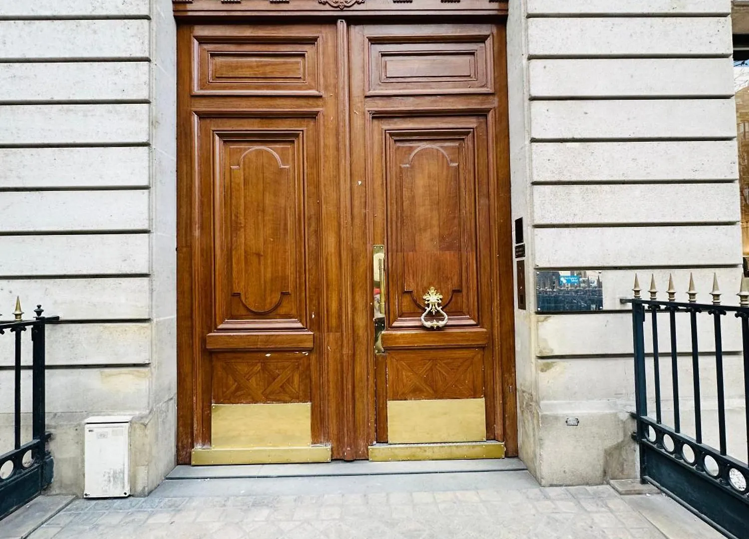 Spacieuses Flats Montaigne Champs Elysee 公寓 *