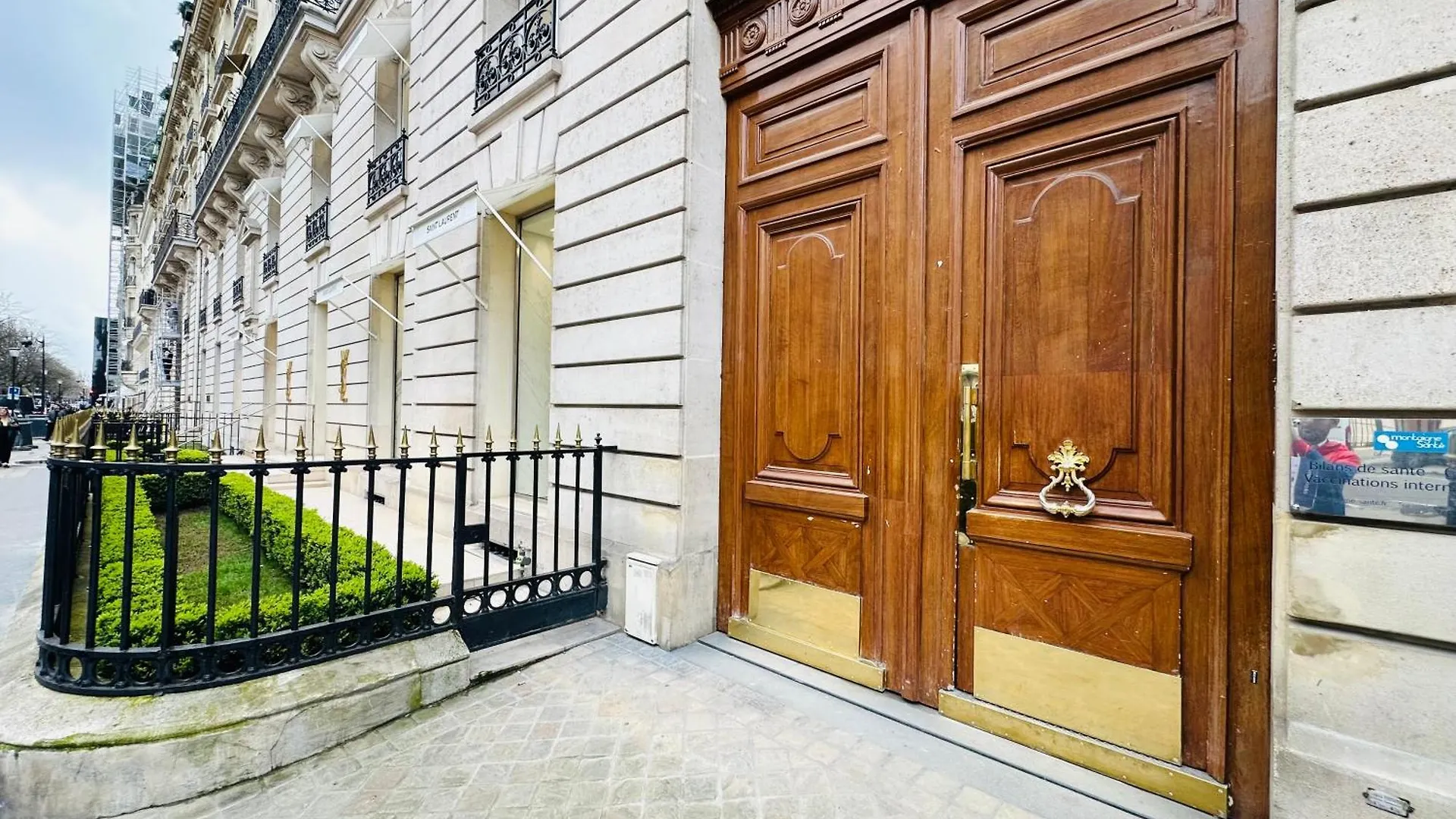 Apartament Spacieuses Flats Montaigne Champs Elysee *